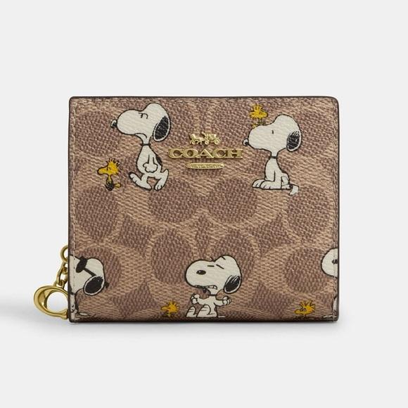 Coach x Peanuts Snoopy Snap Wallet CBN32 – Essence Enclave
