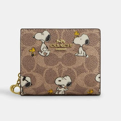 Coach x Peanuts Snoopy Snap Wallet CBN32 – Essence Enclave
